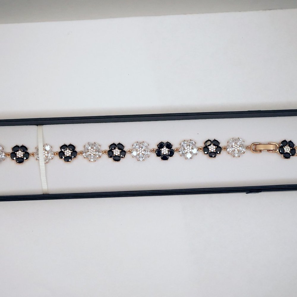 Beautiful Black and White flower bracelet